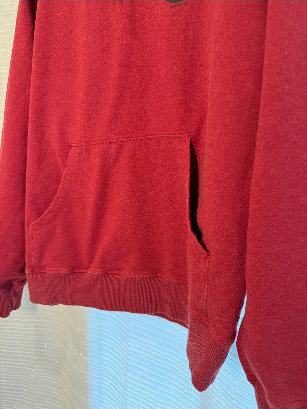 Patagonia Maroon Pullover Hoodie with Chest Patch size Large - Picture 7 of 16